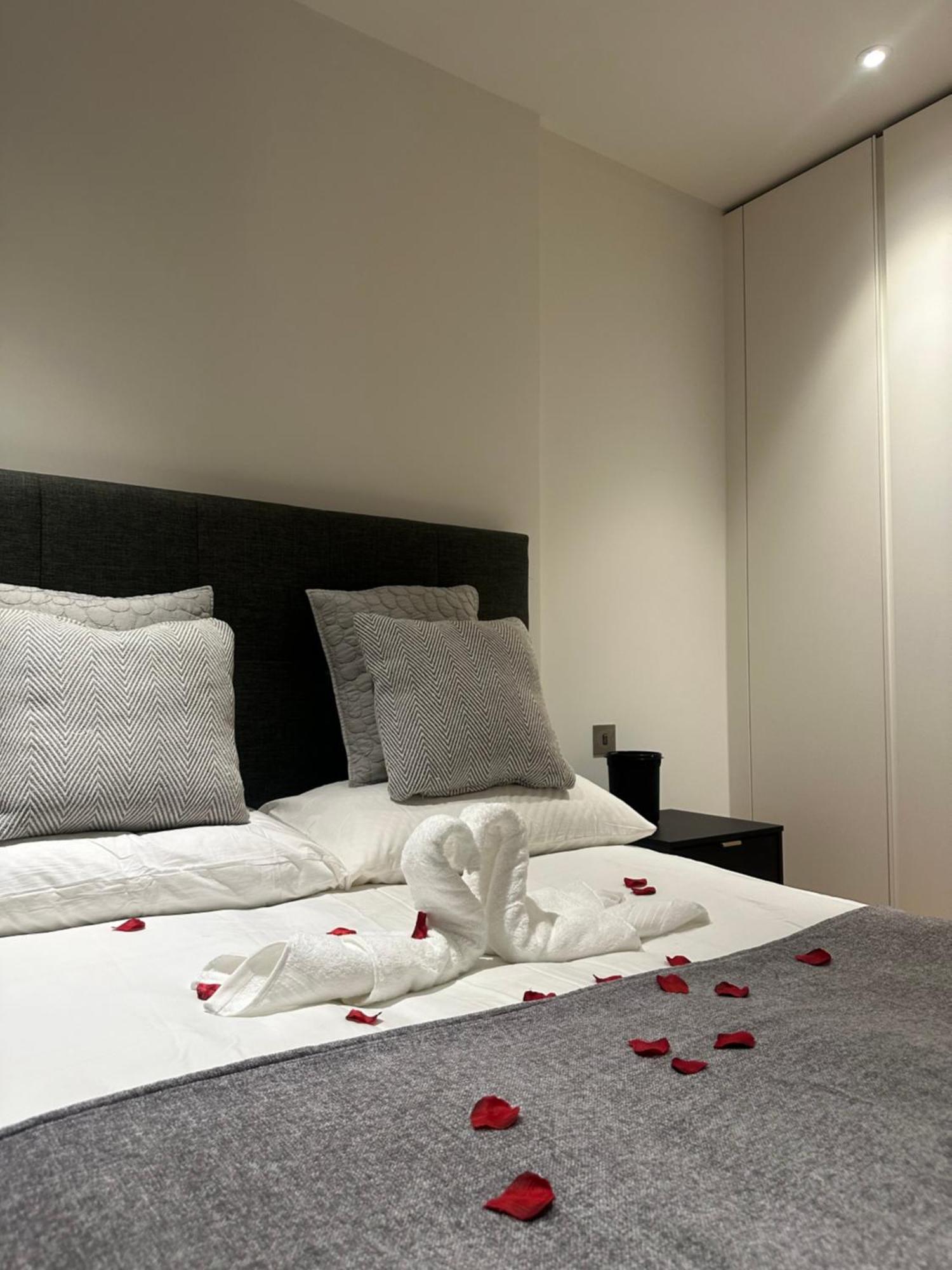 Luxury - 2 Minute Walk From The O2 Arena Apartament